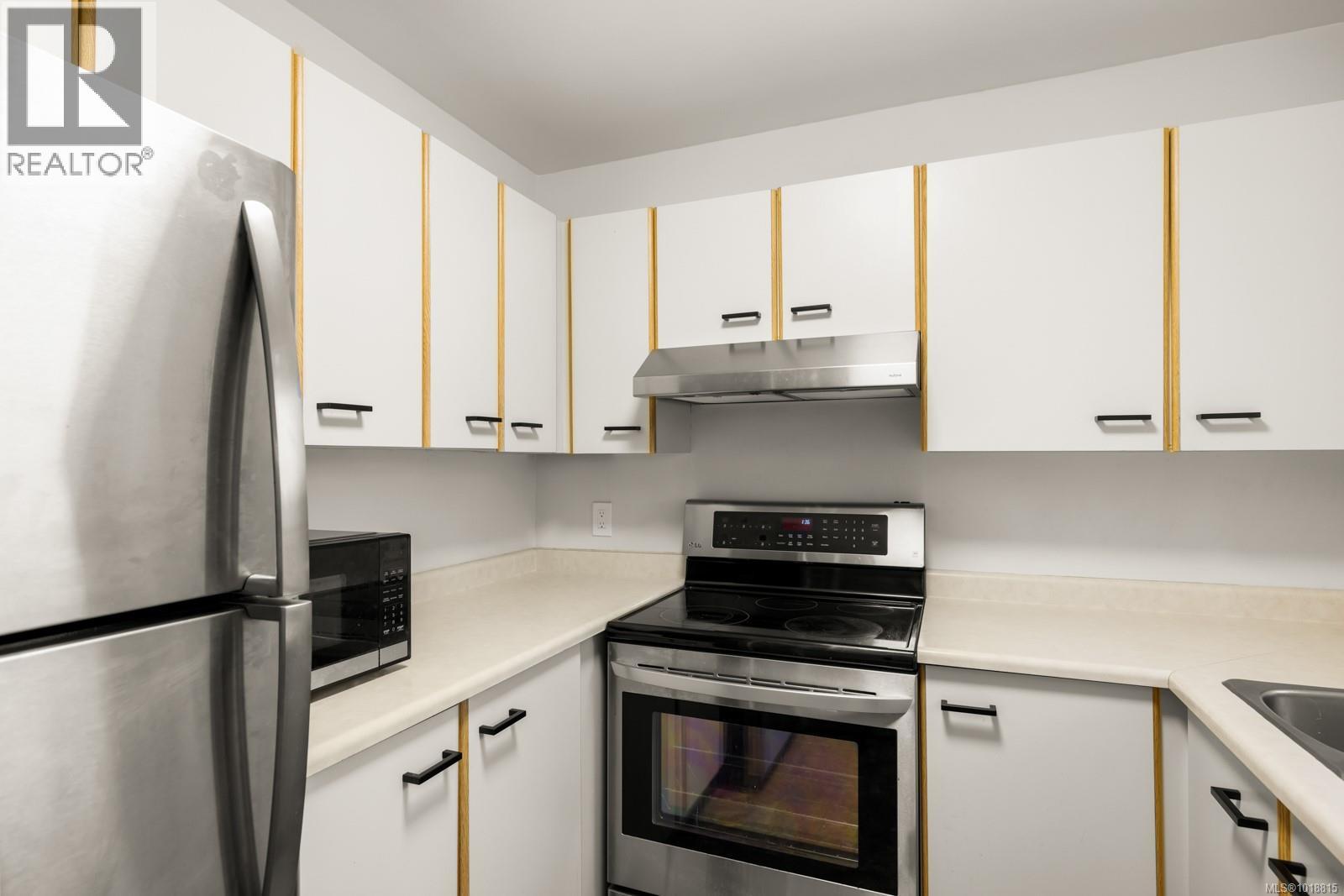 303 7070 West Saanich Rd, Central Saanich