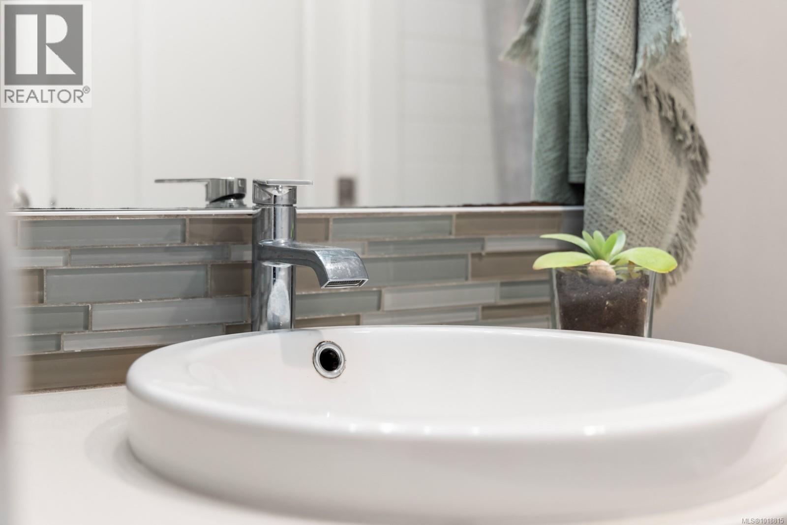 303 7070 West Saanich Rd, Central Saanich