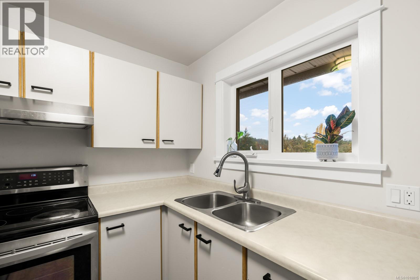 303 7070 West Saanich Rd, Central Saanich