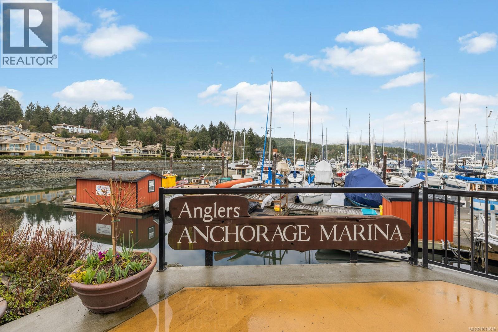 303 7070 West Saanich Rd, Central Saanich