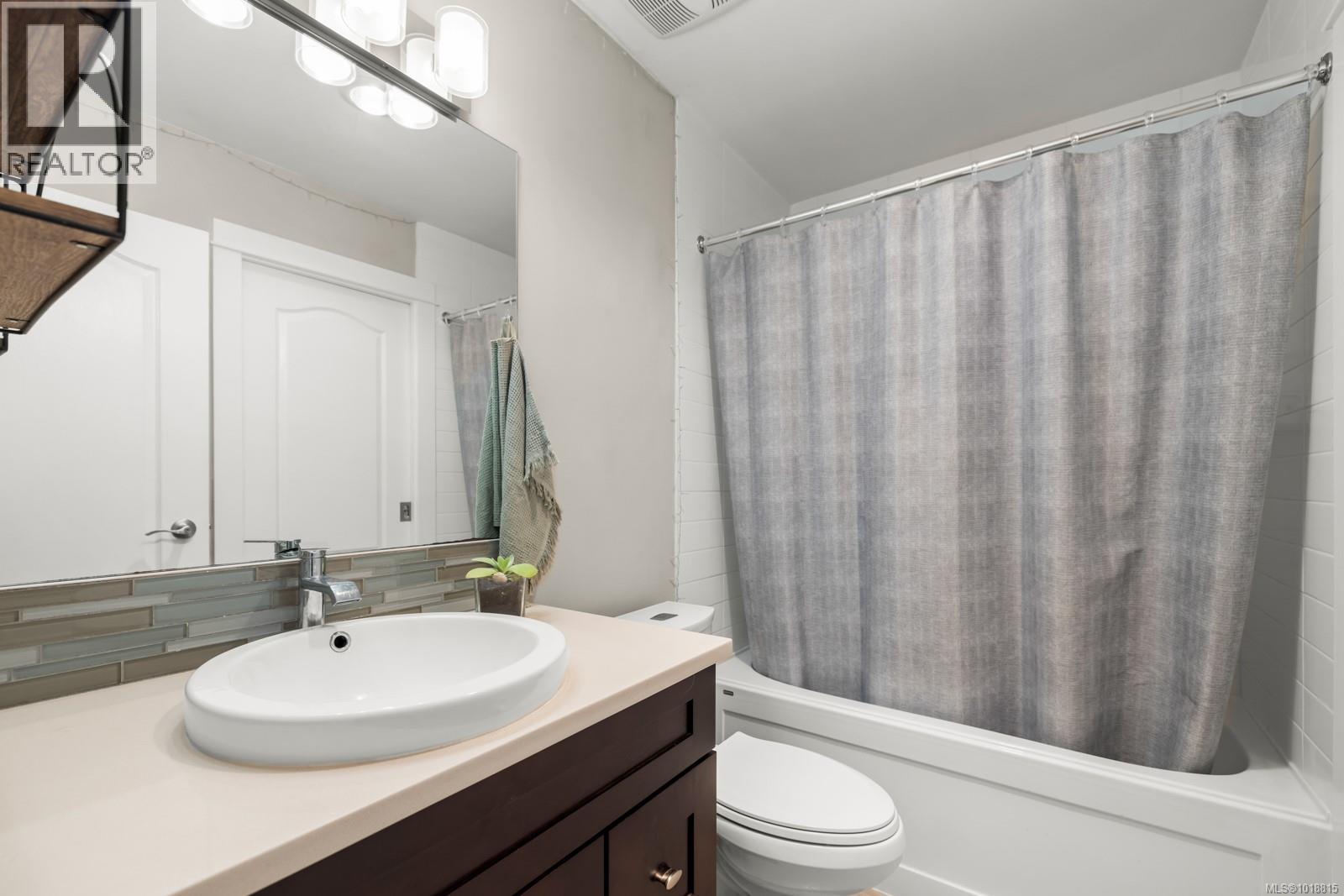 303 7070 West Saanich Rd, Central Saanich