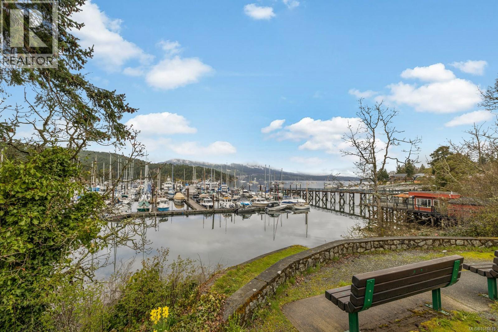 303 7070 West Saanich Rd, Central Saanich