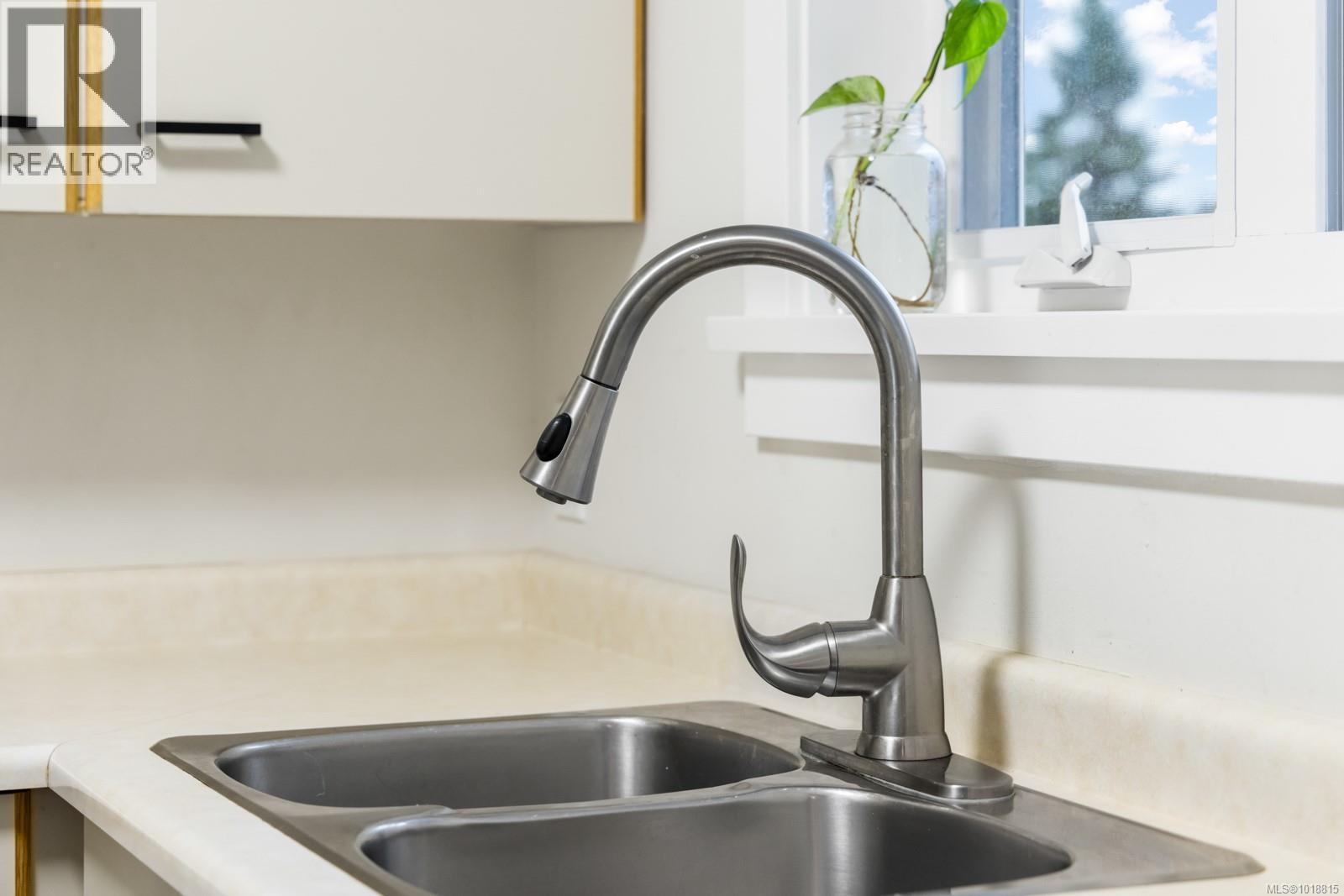 303 7070 West Saanich Rd, Central Saanich