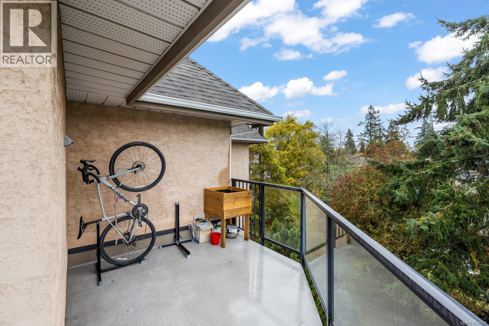 303 7070 West Saanich Rd, Central Saanich
