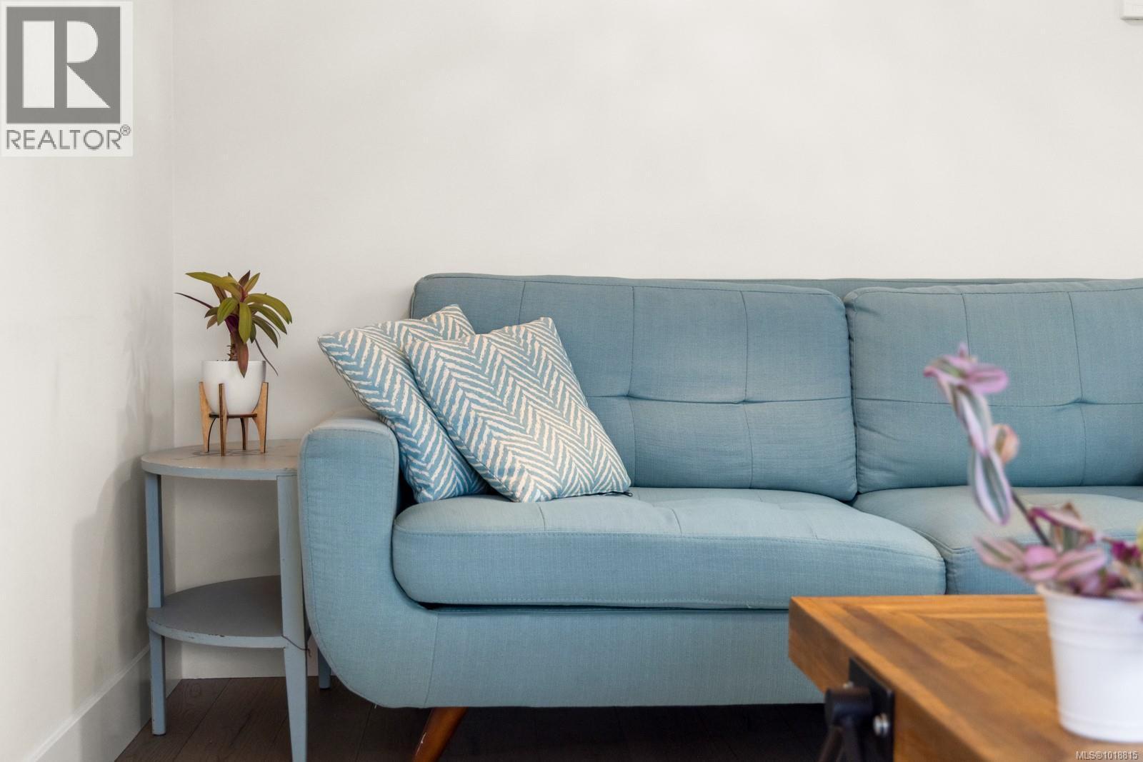 303 7070 West Saanich Rd, Central Saanich