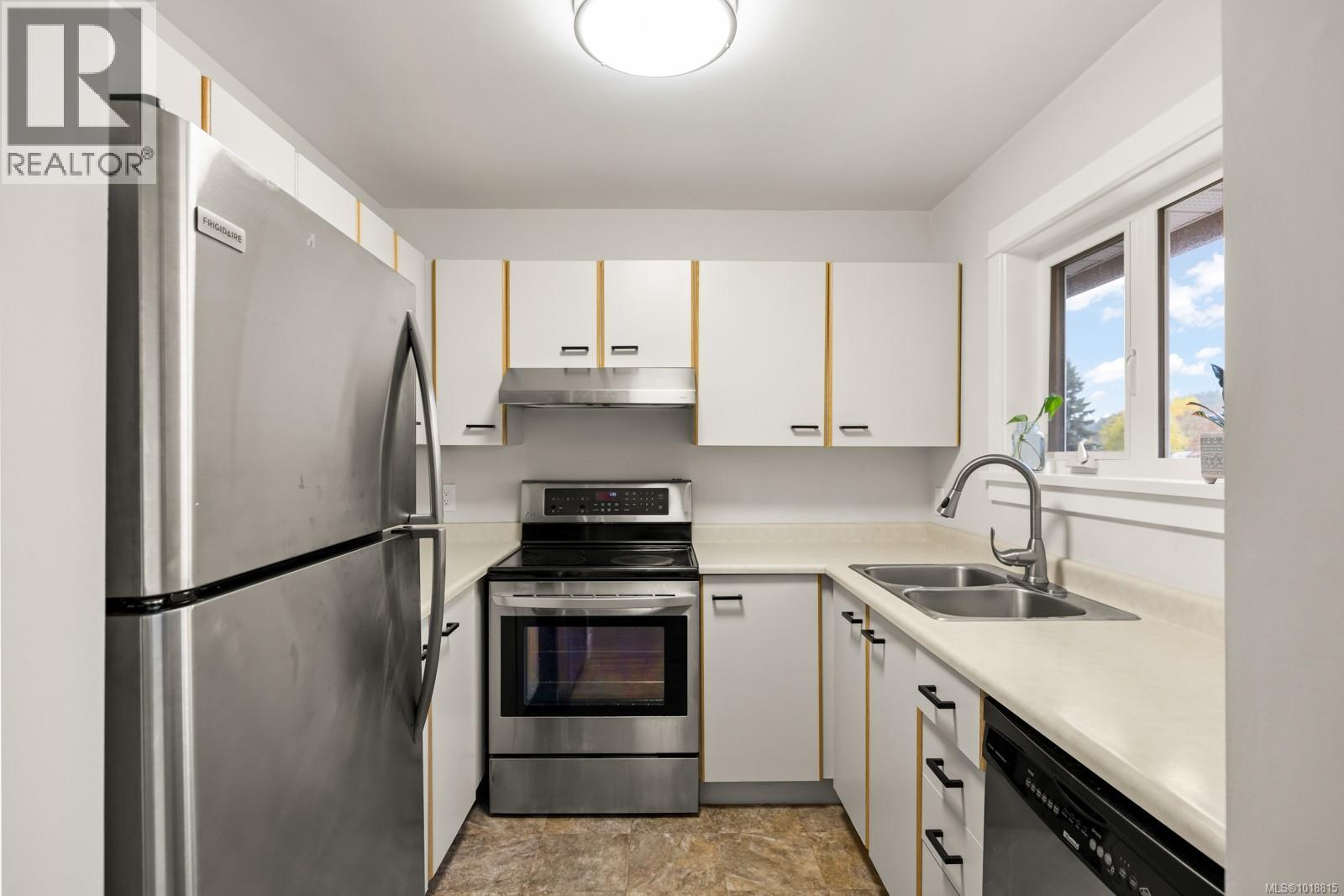 303 7070 West Saanich Rd, Central Saanich