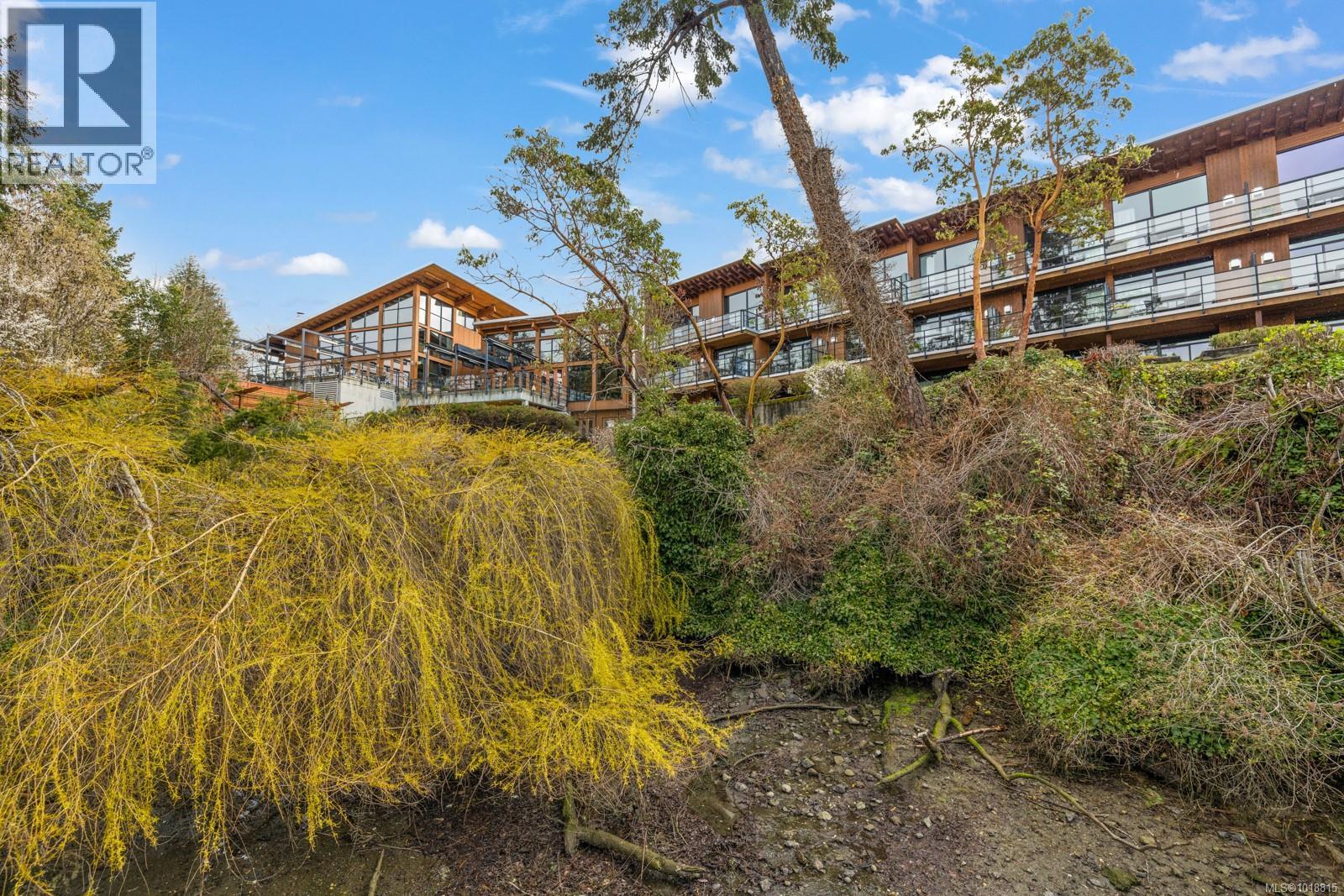 303 7070 West Saanich Rd, Central Saanich