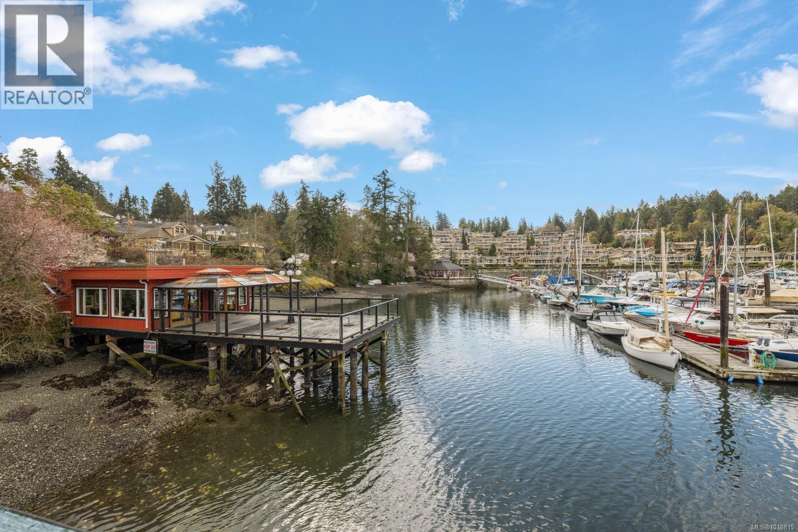 303 7070 West Saanich Rd, Central Saanich