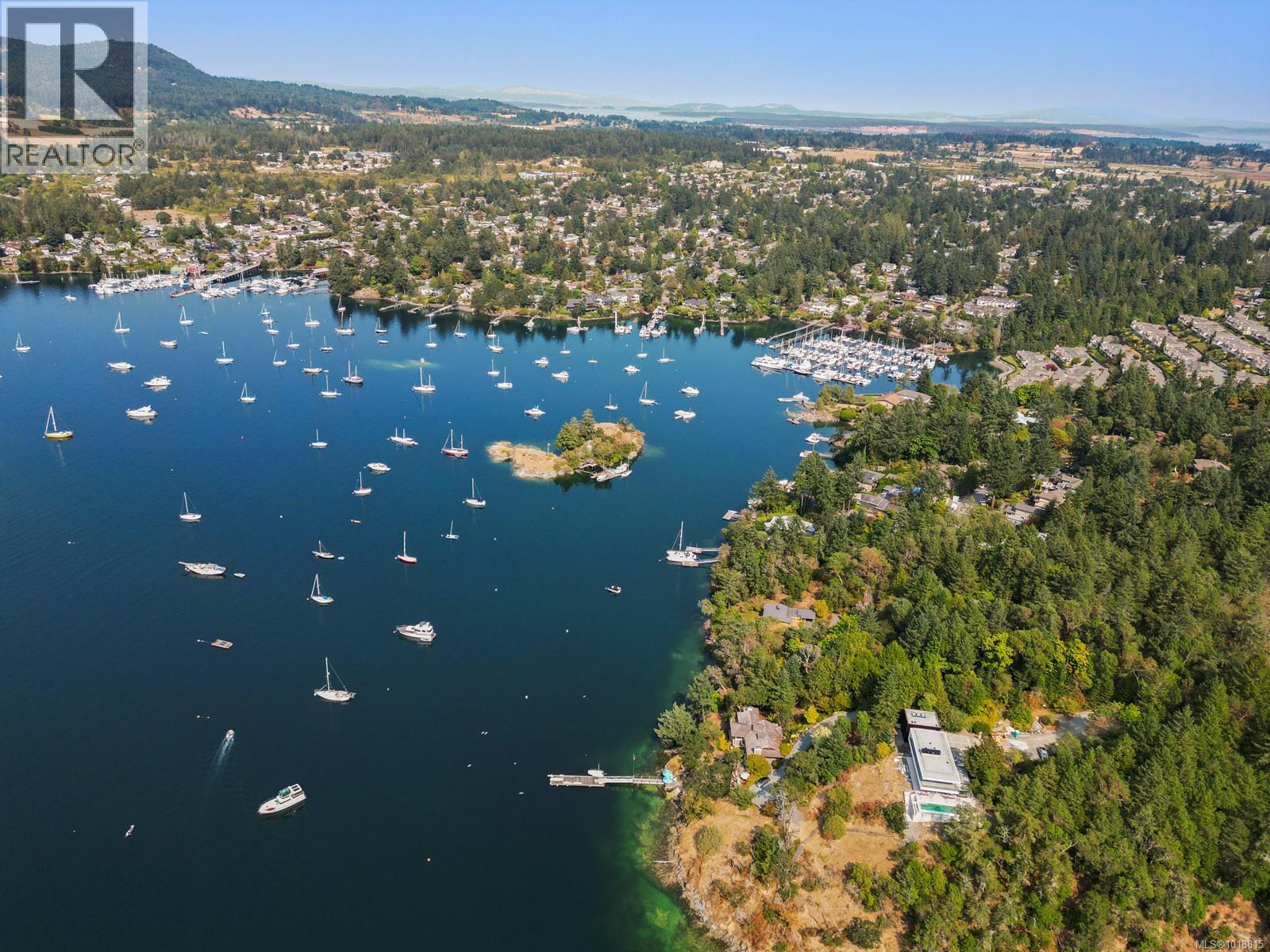 303 7070 West Saanich Rd, Central Saanich