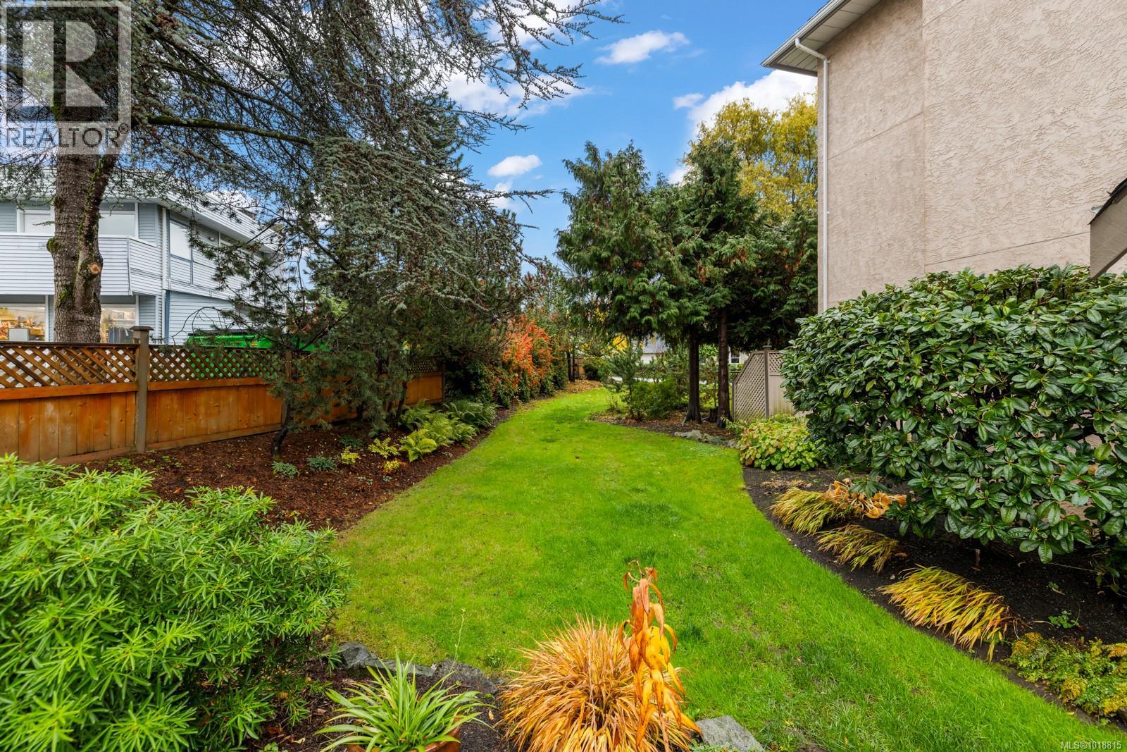 303 7070 West Saanich Rd, Central Saanich