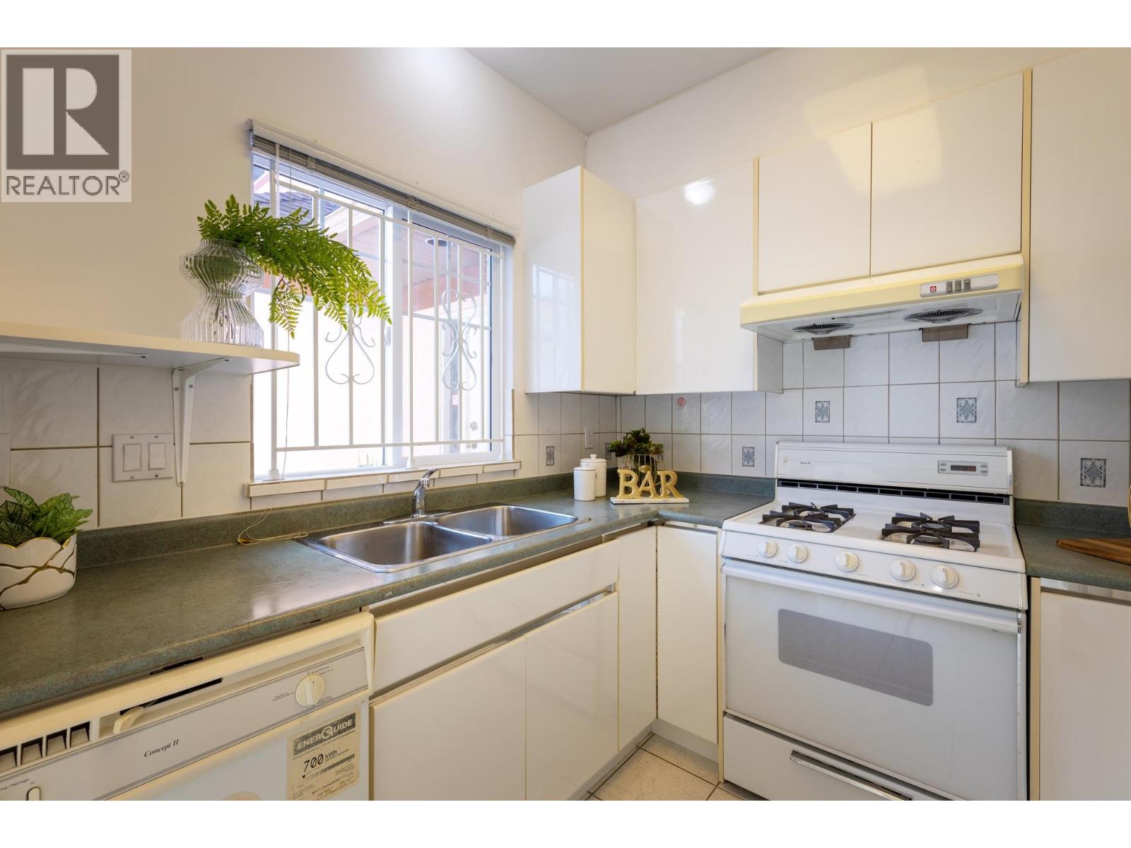 5 7651 MOFFATT ROAD, Richmond