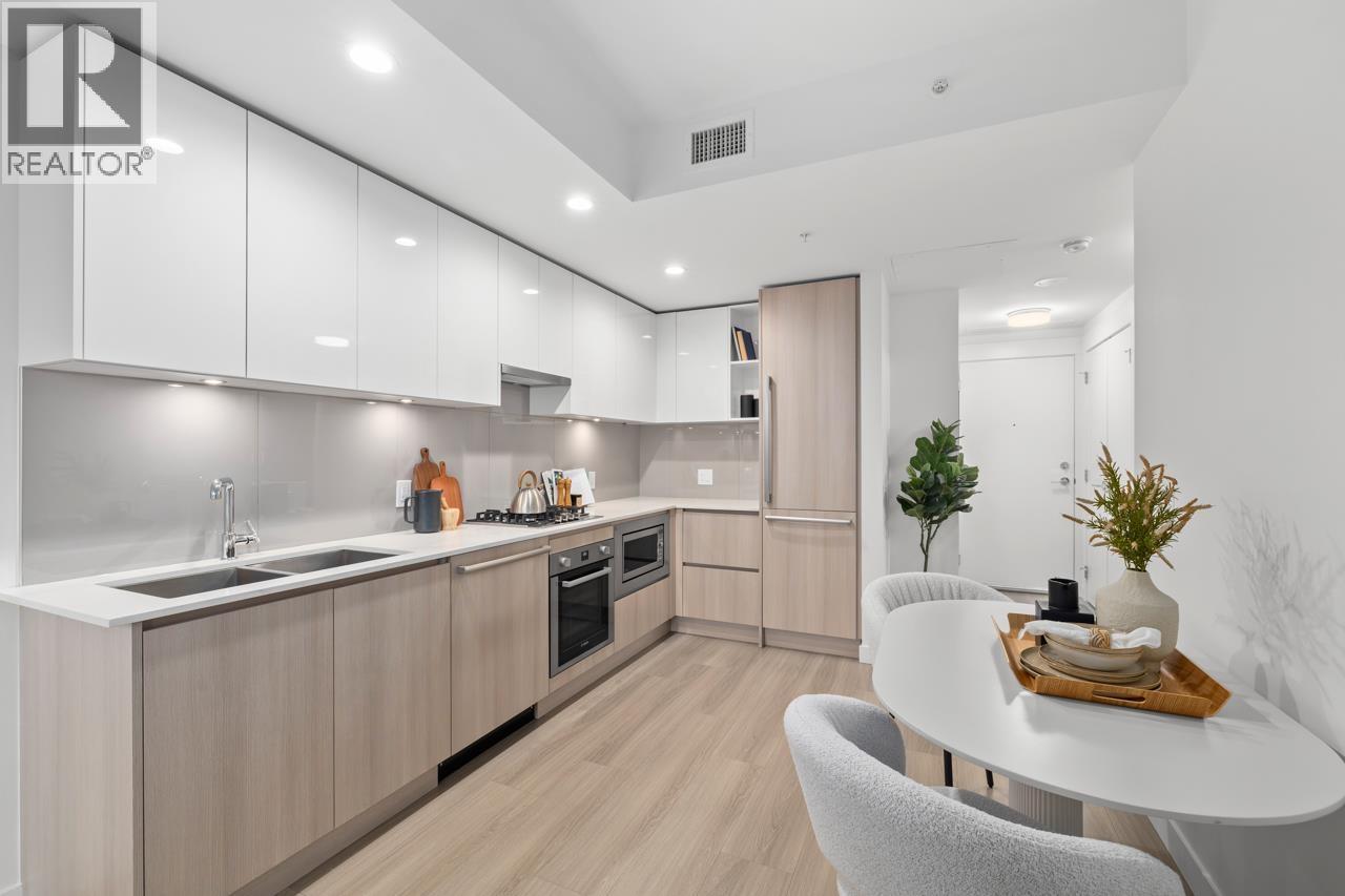 803 618 CARNARVON STREET, New Westminster