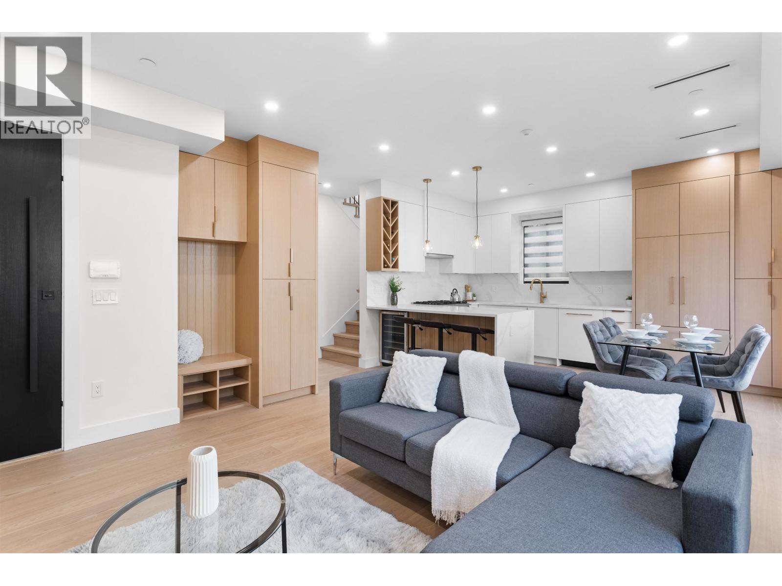 2 3429 NAPIER STREET, Vancouver