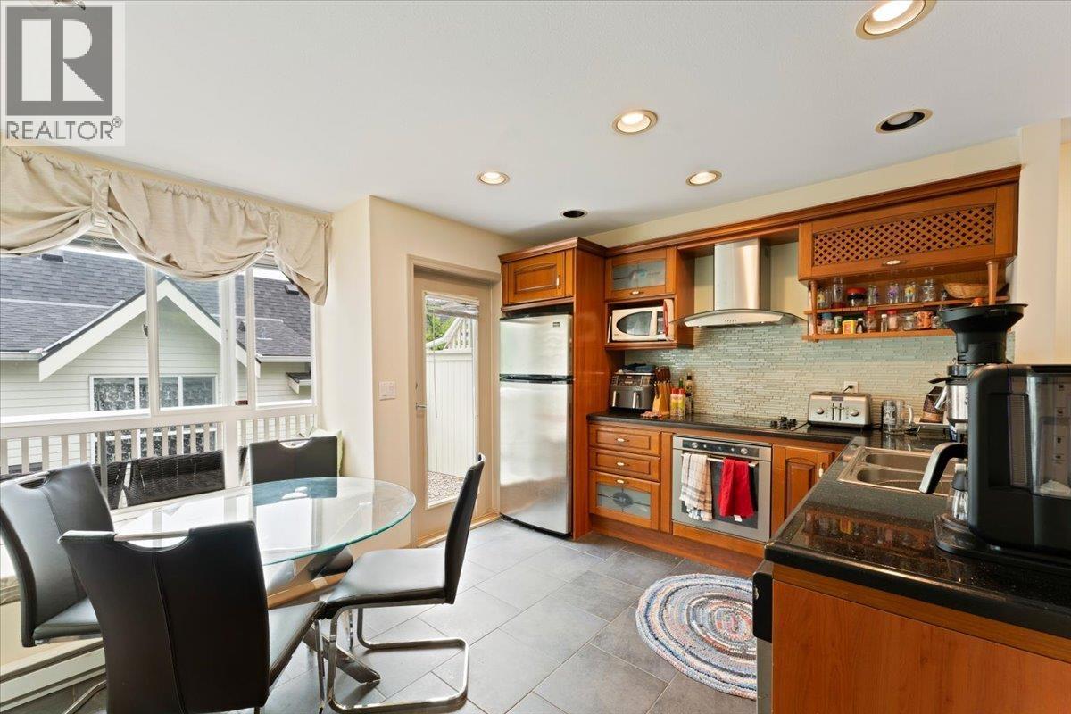 6878 VILLAGE GREEN, Burnaby