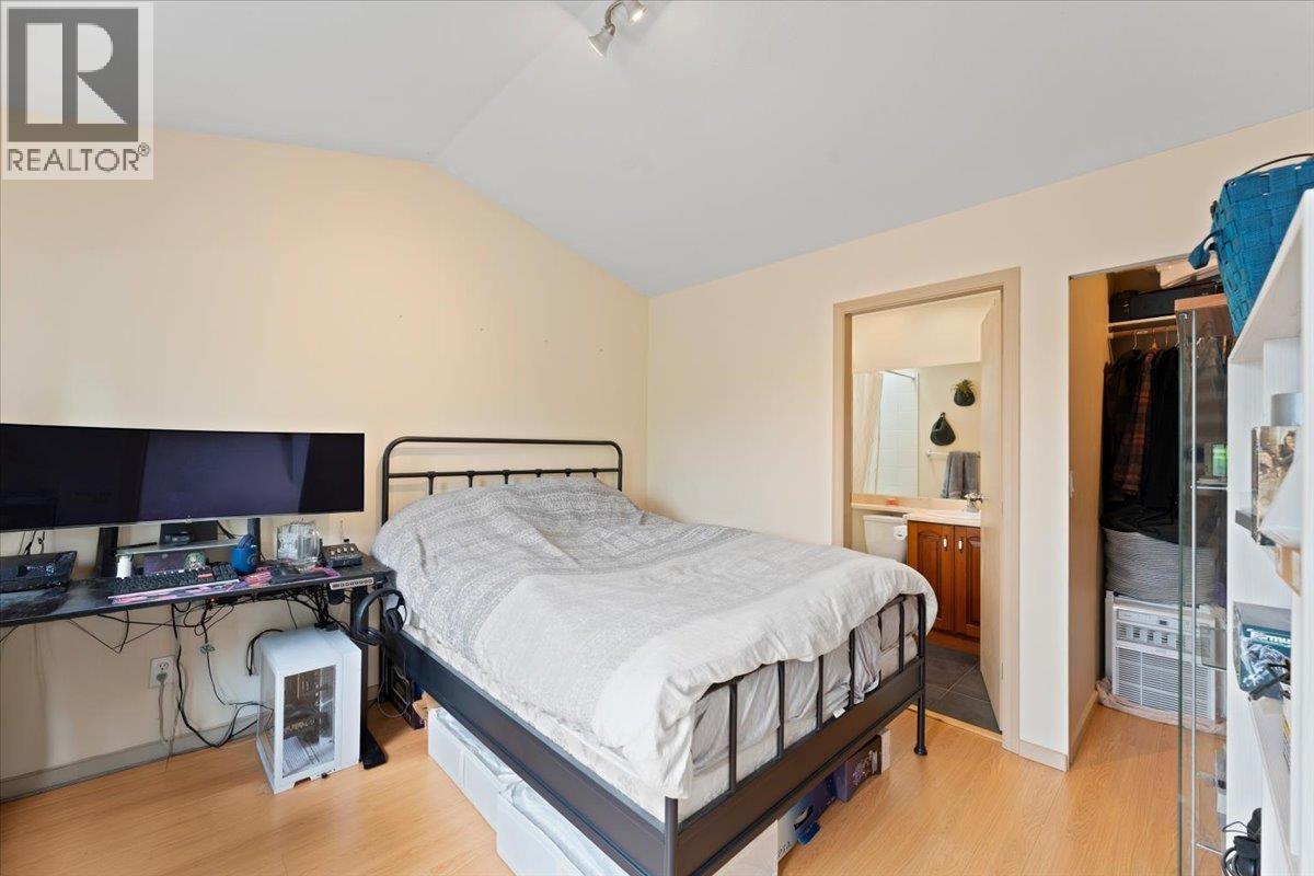 6878 VILLAGE GREEN, Burnaby