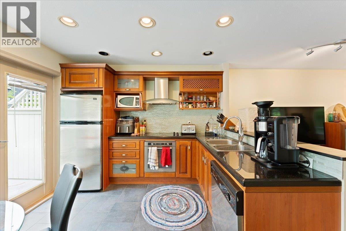 6878 VILLAGE GREEN, Burnaby