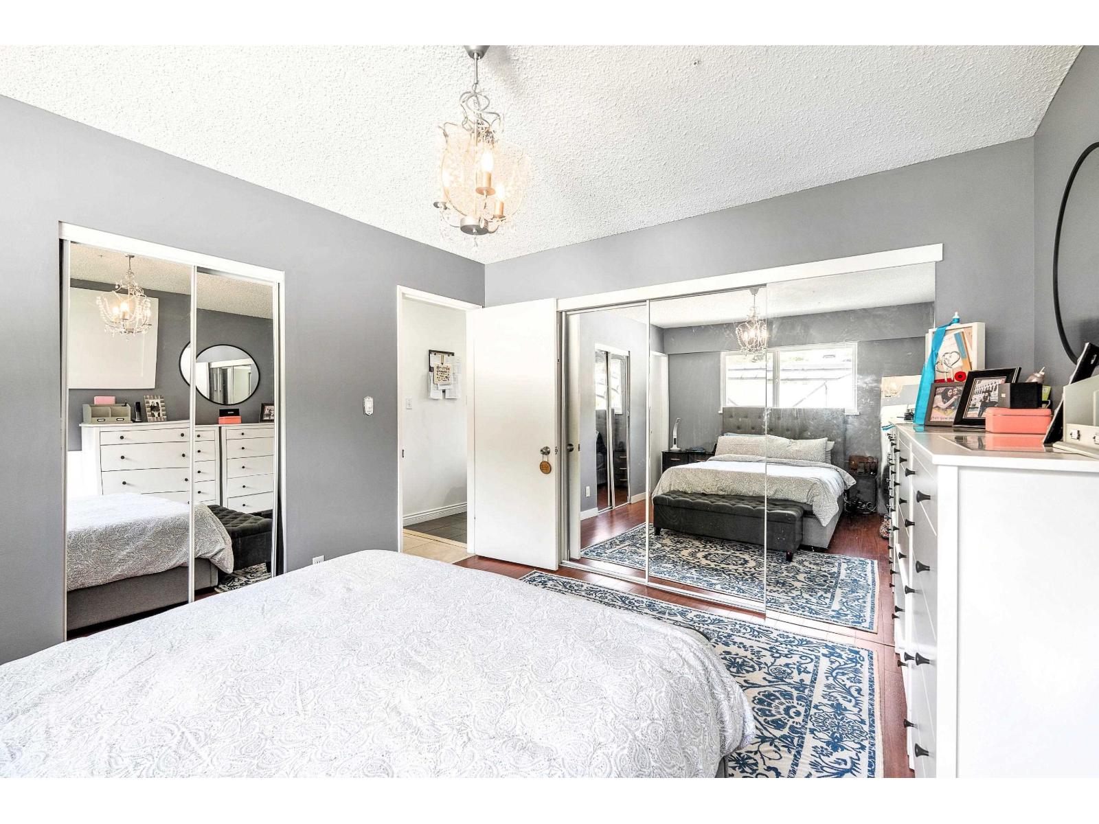 10662 SANTA MONICA, Delta