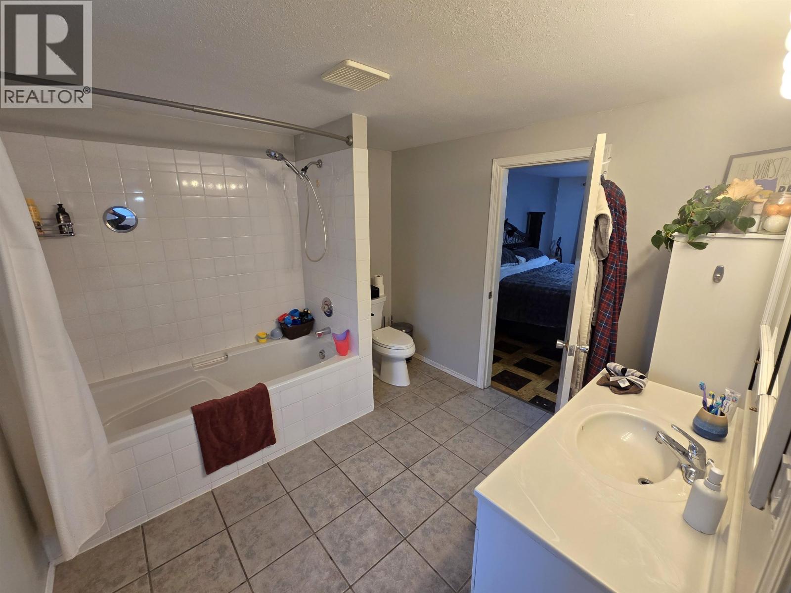 2165 QUEENSWAY DRIVE, Terrace