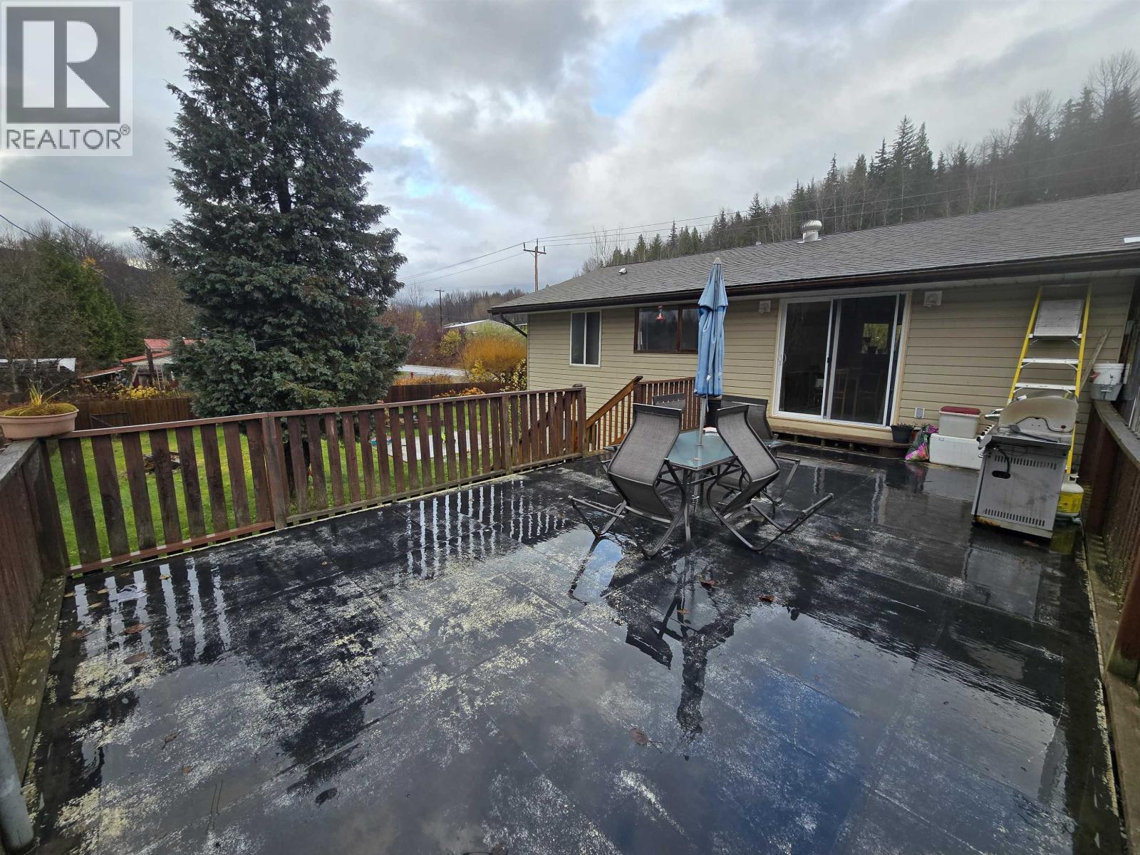 2165 QUEENSWAY DRIVE, Terrace