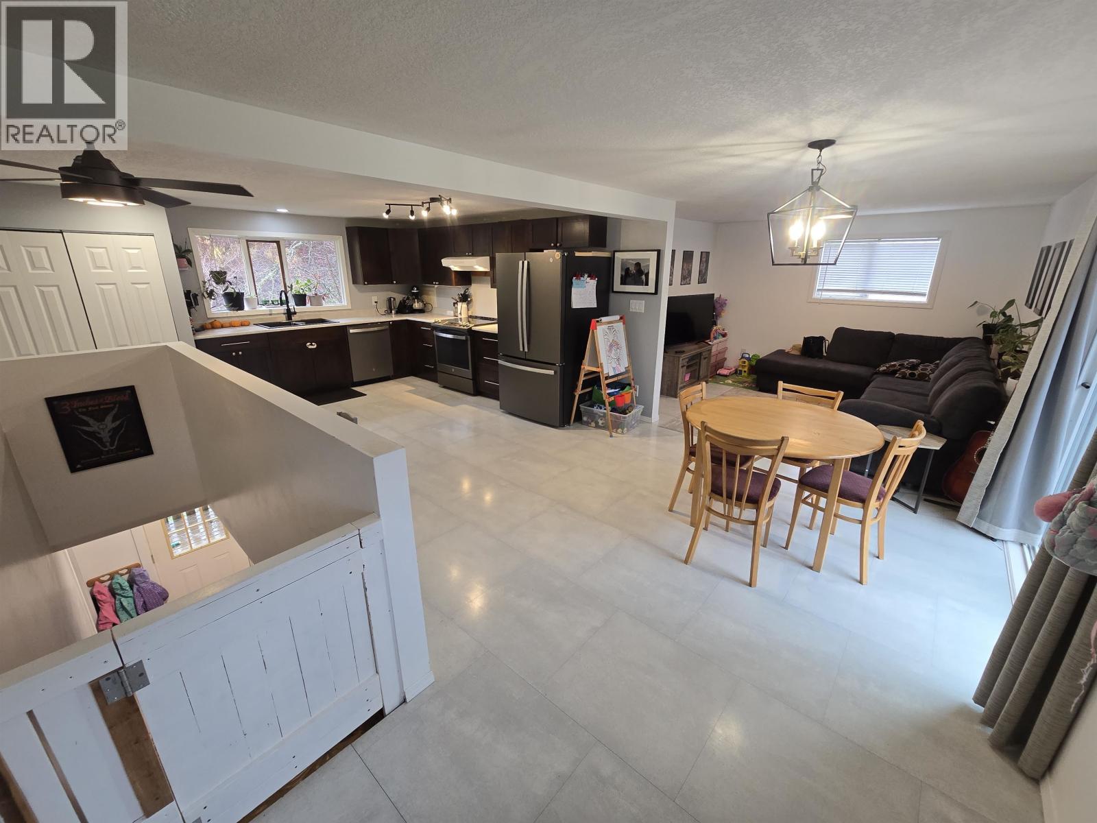 2165 QUEENSWAY DRIVE, Terrace