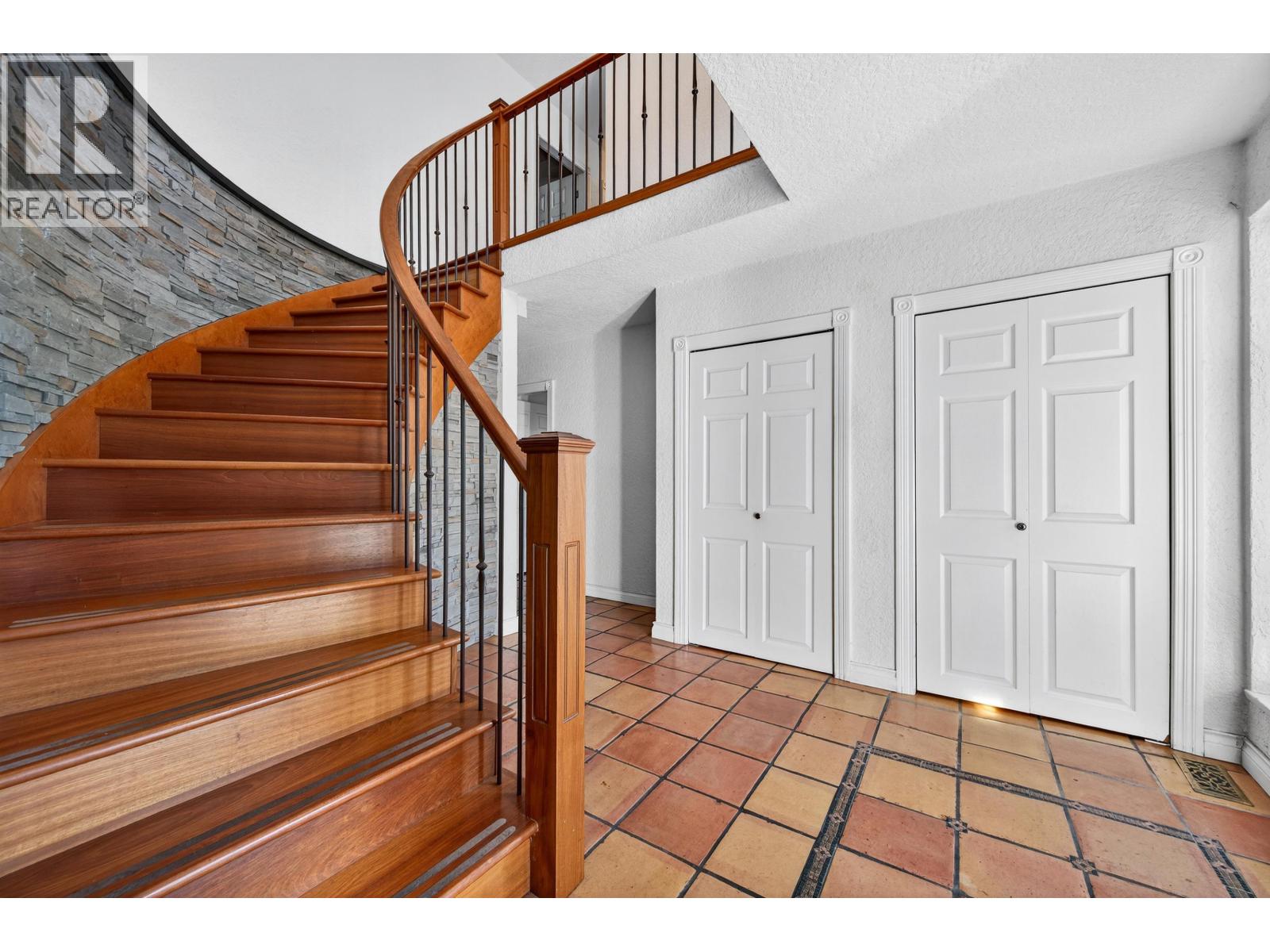 906 PACIFIC Drive, Delta