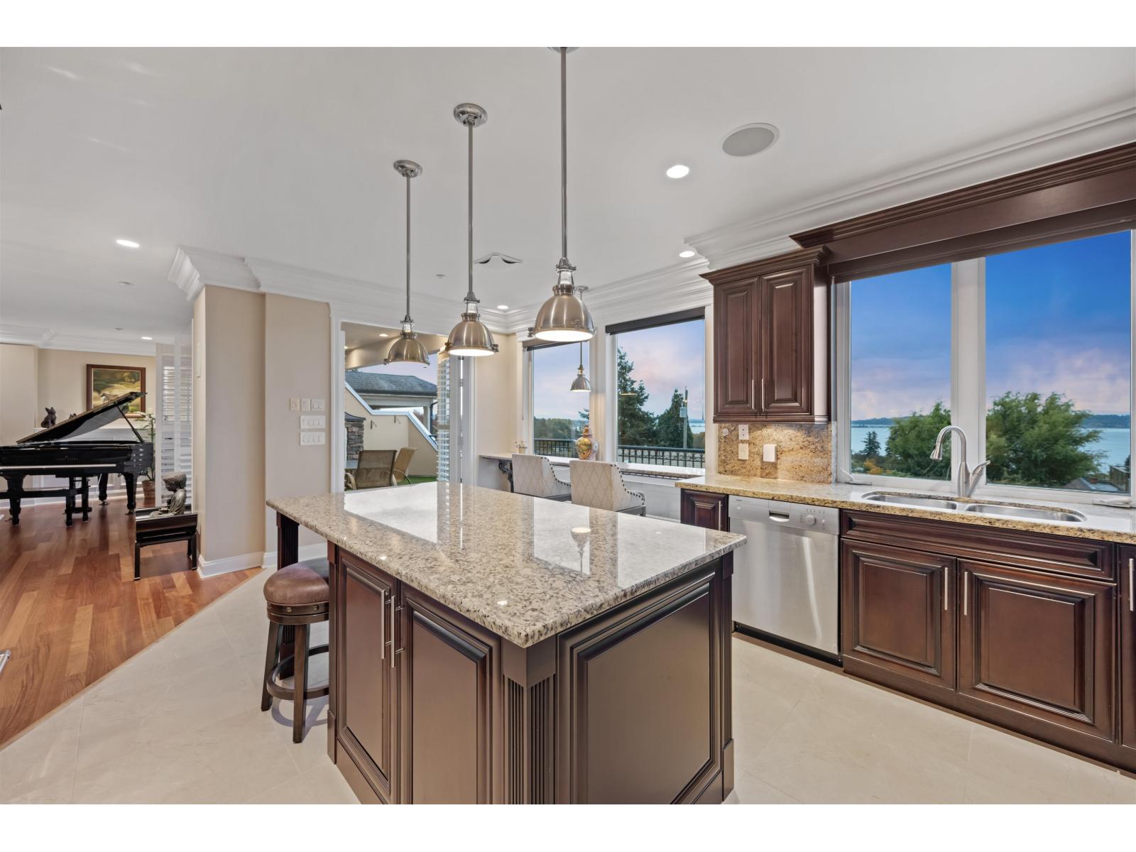 15781 PACIFIC AVENUE, White Rock