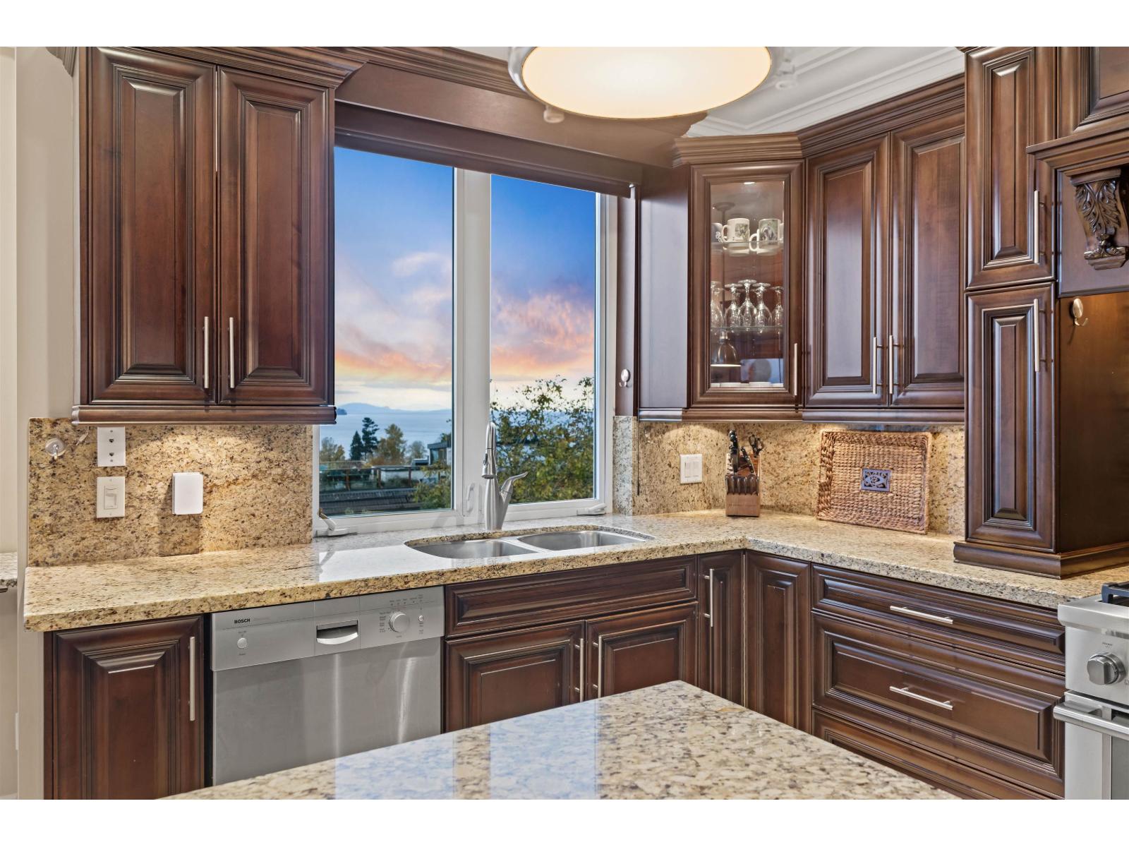 15781 PACIFIC AVENUE, White Rock