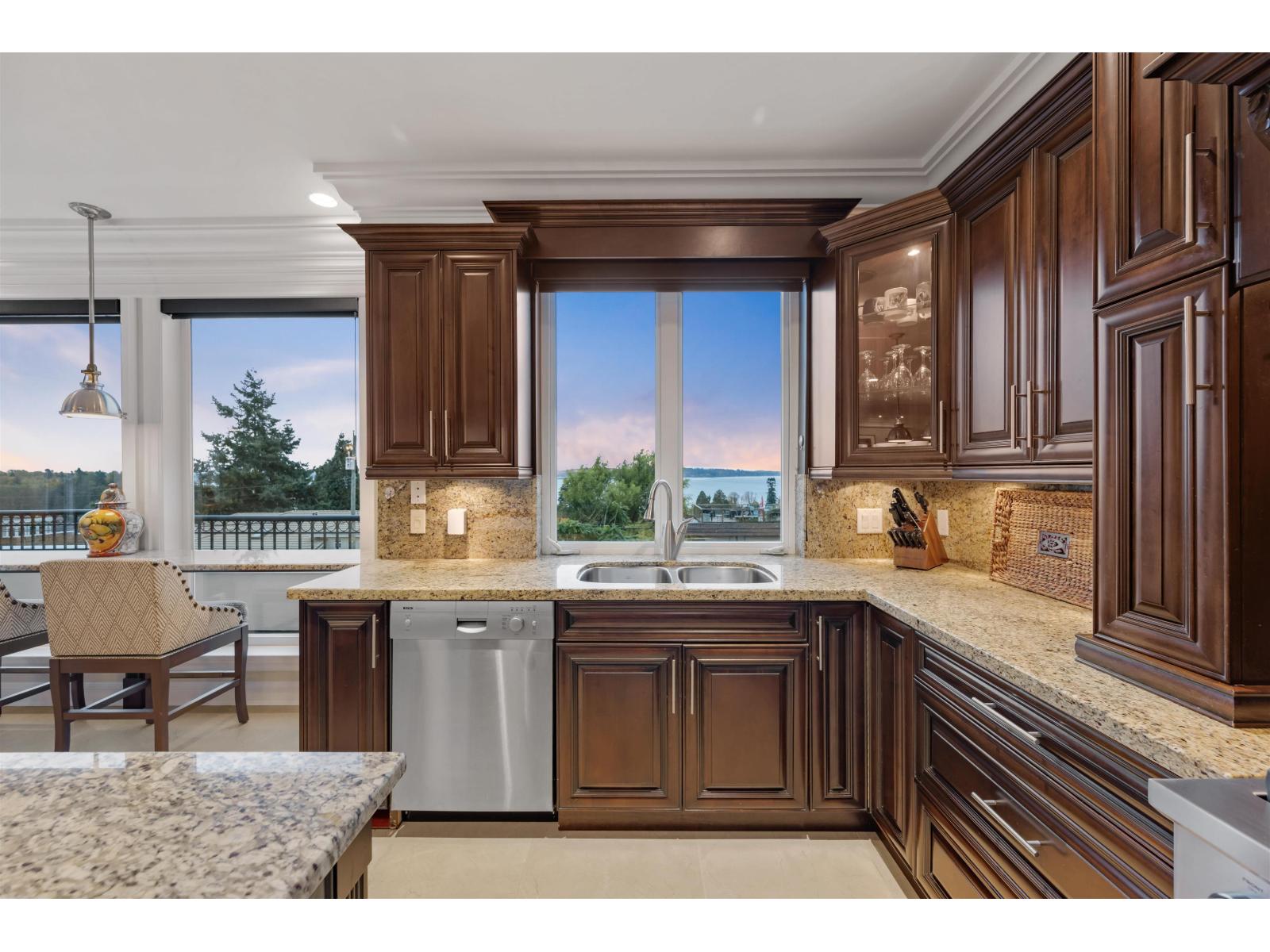 15781 PACIFIC AVENUE, White Rock