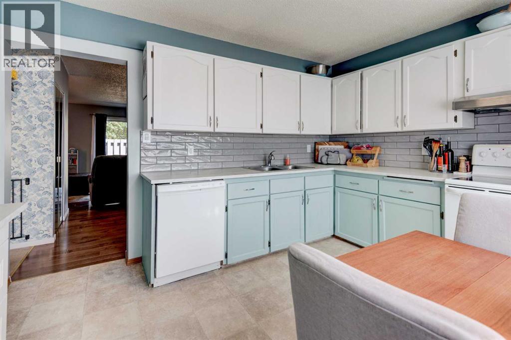 Single Family House for Sale in    Avenue SE Acadia Calgary 