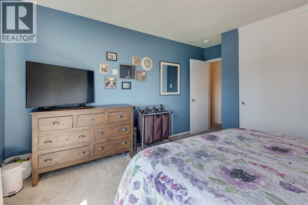 Single Family House for Sale in    Avenue SE Acadia Calgary 