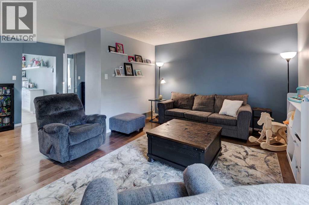 Single Family House for Sale in    Avenue SE Acadia Calgary 