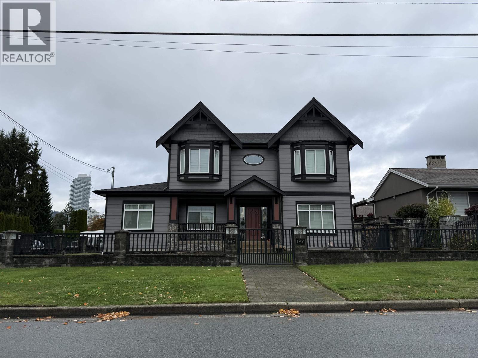 647 IVY Avenue - photo 2