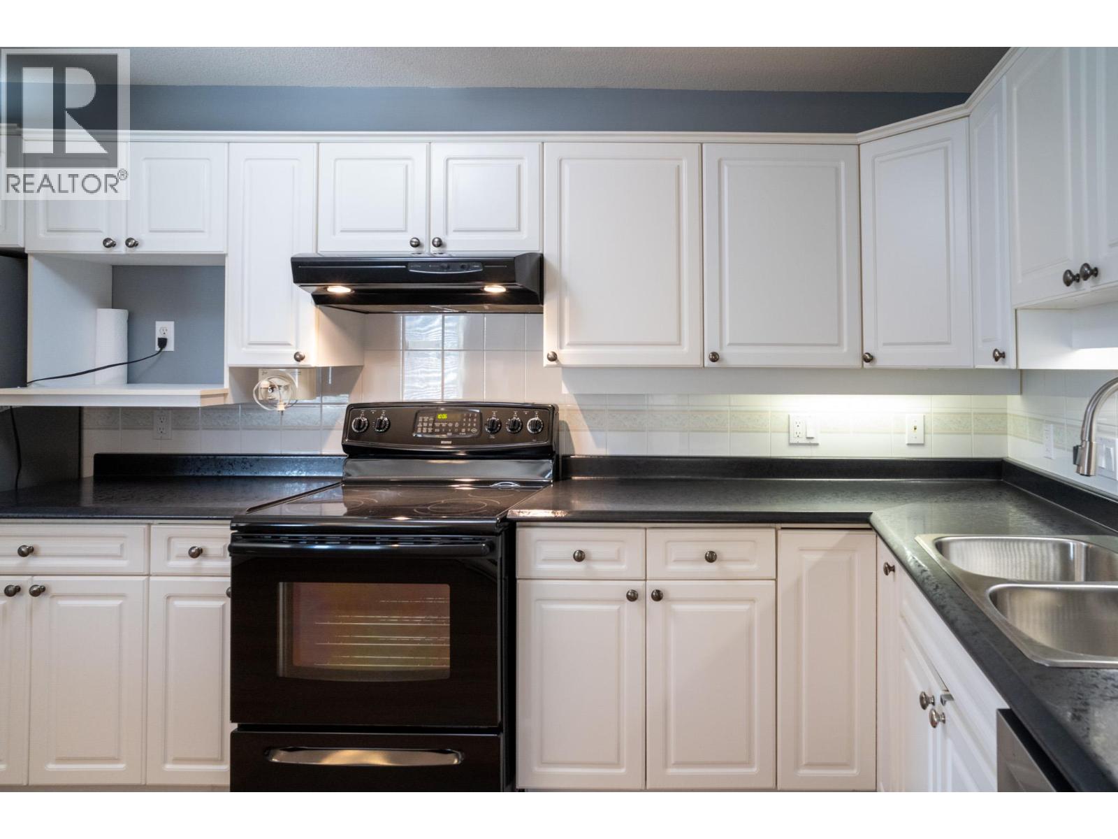 213 3300 Centennial Drive, Vernon