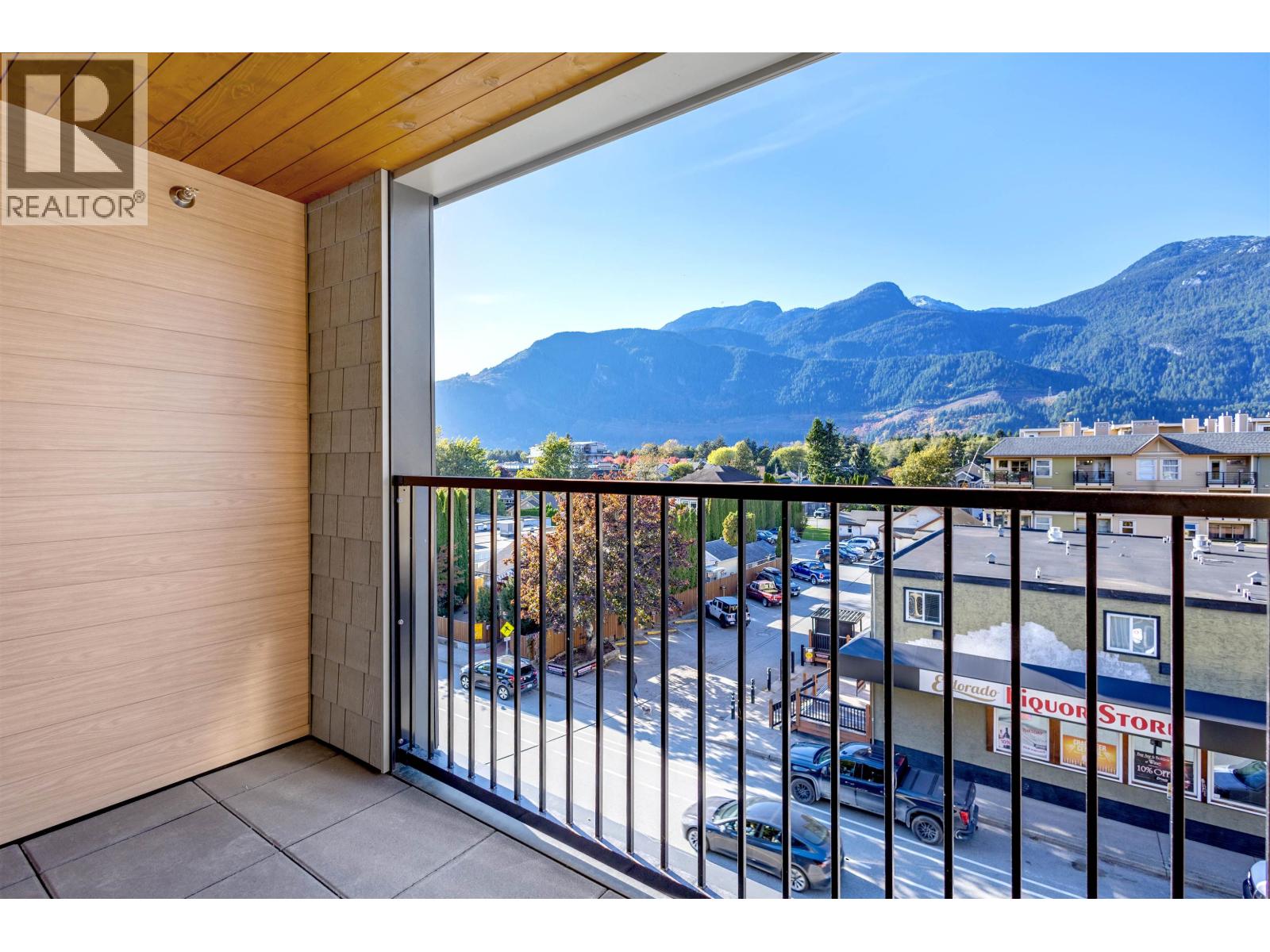 500 37994 2ND AVENUE, Squamish