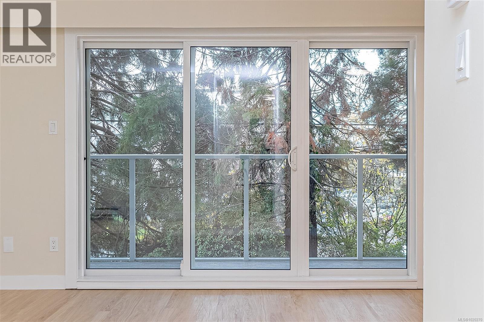 215 3277 Quadra St, Saanich