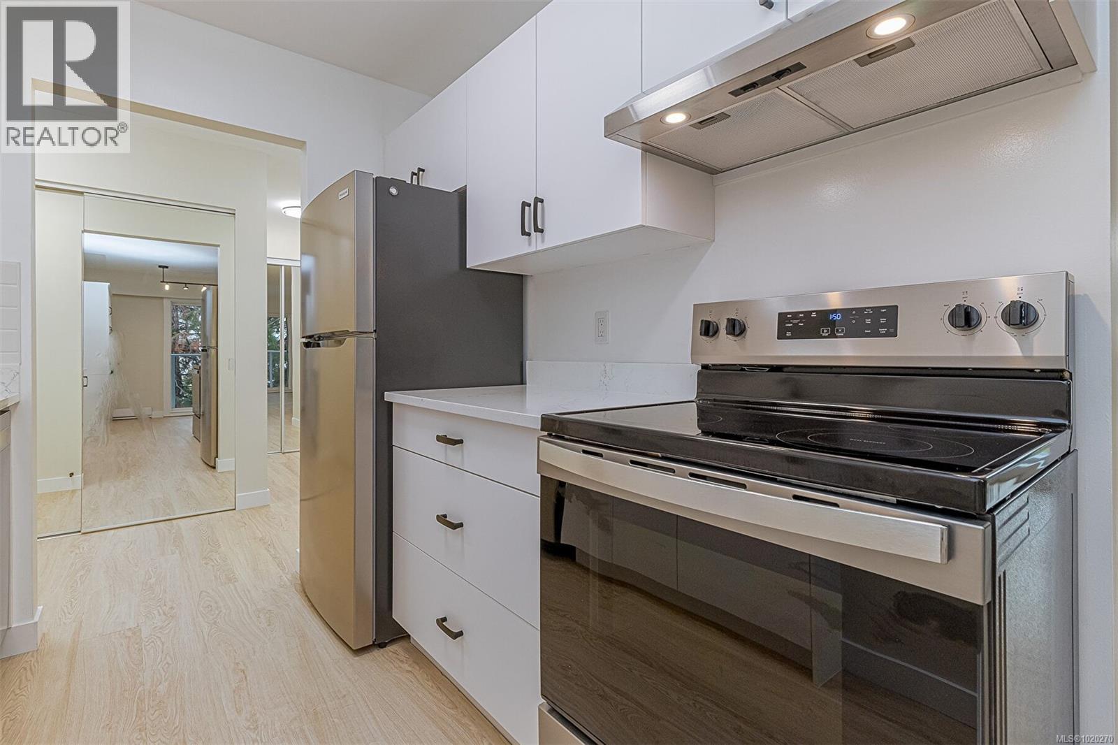 215 3277 Quadra St, Saanich