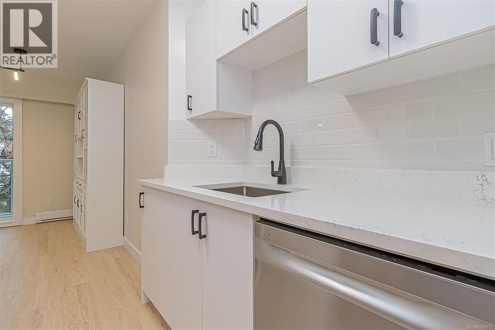 215 3277 Quadra St, Saanich