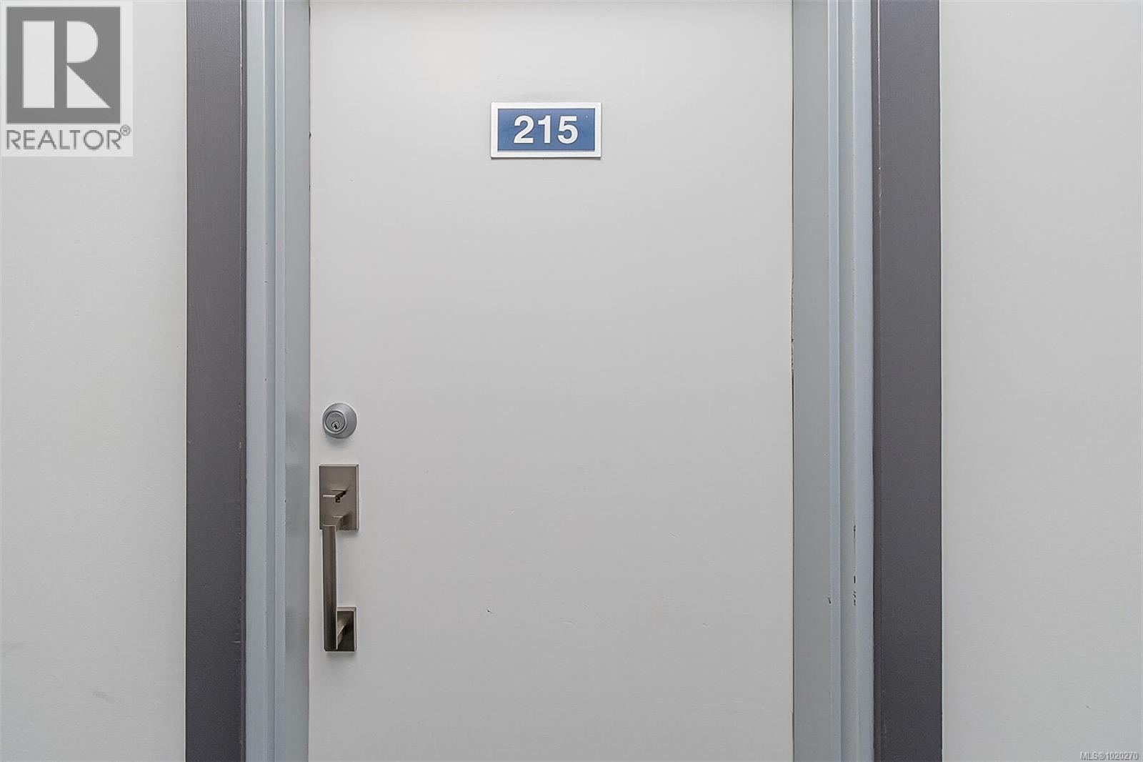 215 3277 Quadra St, Saanich