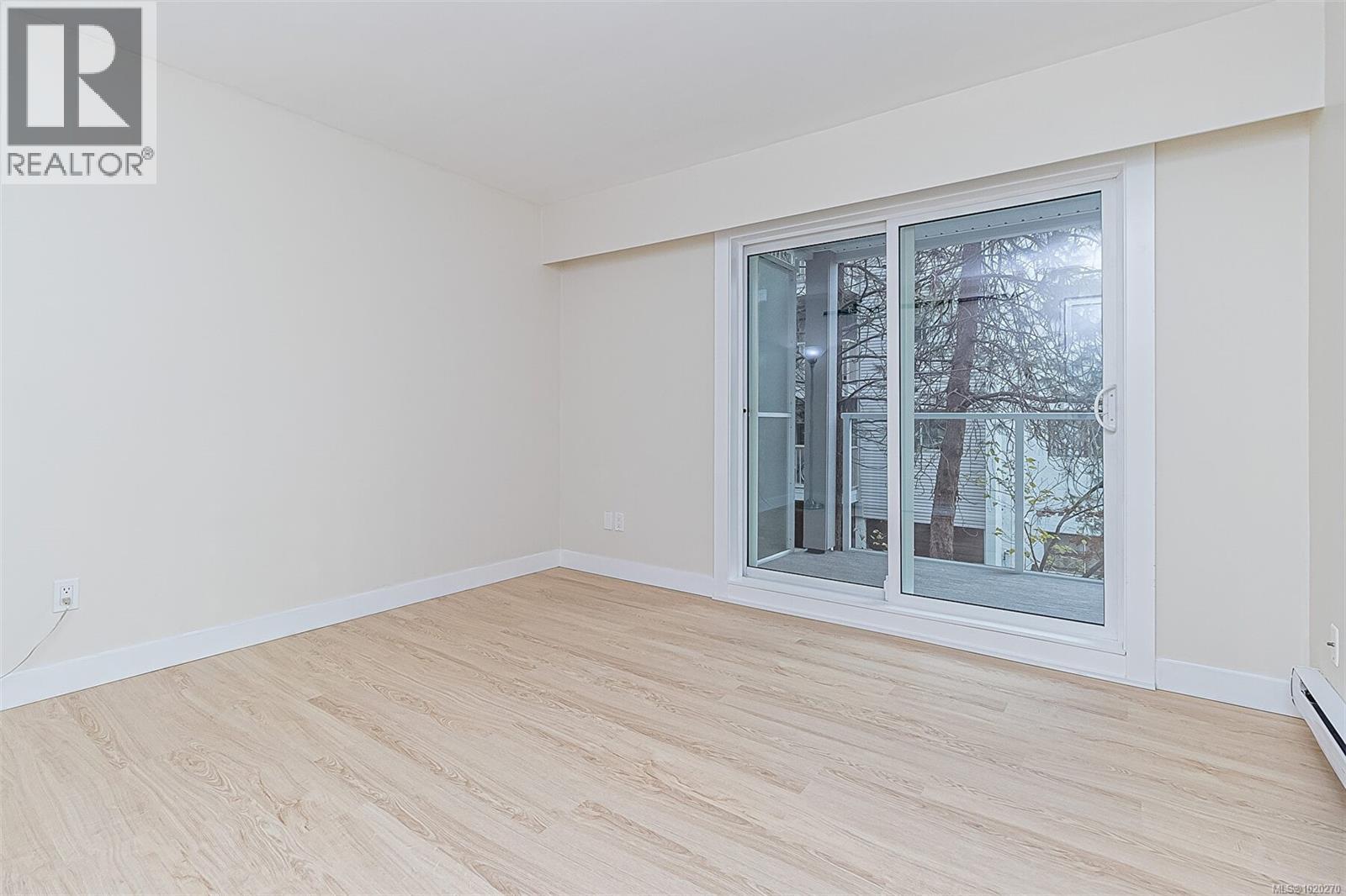 215 3277 Quadra St, Saanich