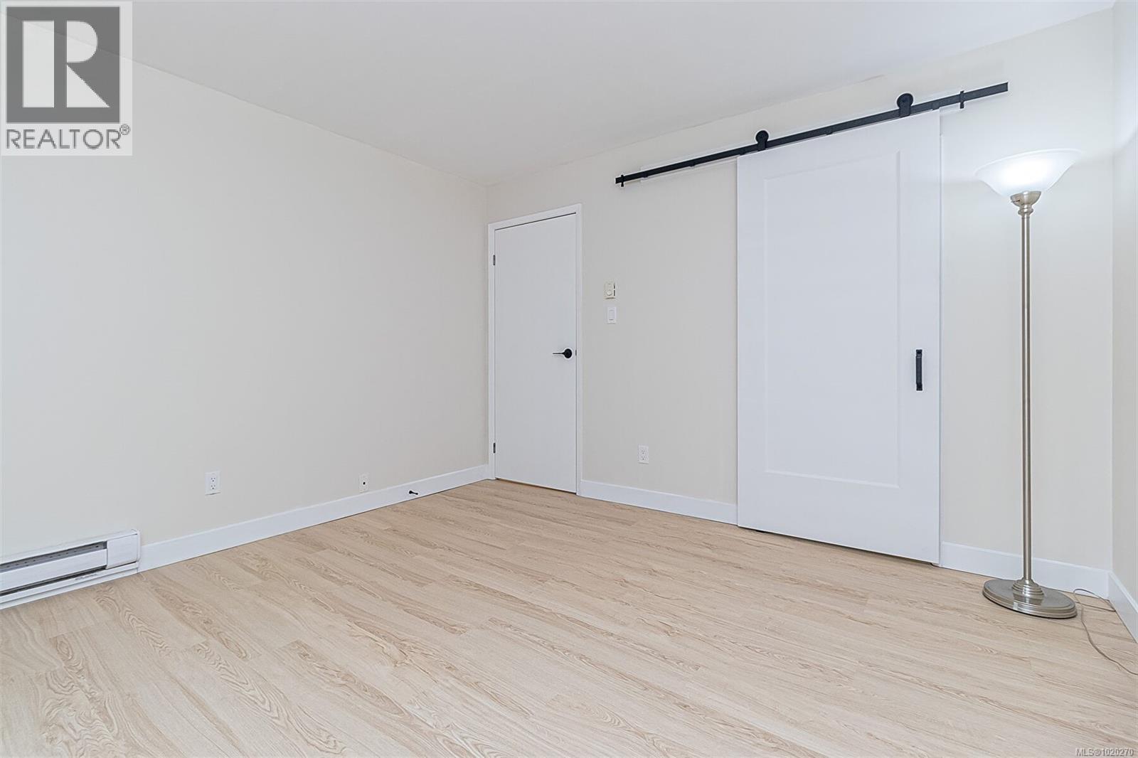 215 3277 Quadra St, Saanich