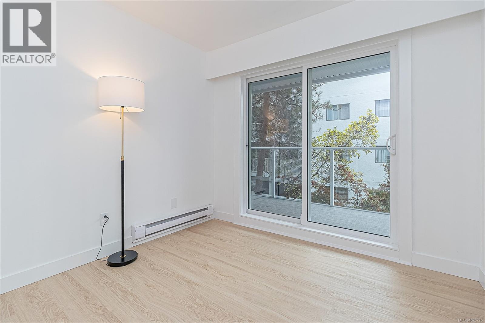 215 3277 Quadra St, Saanich