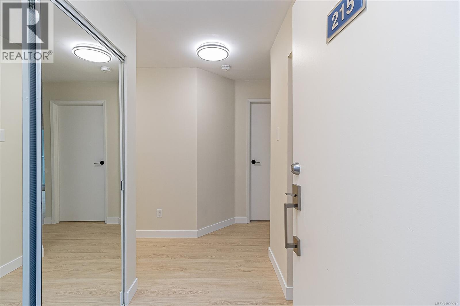 215 3277 Quadra St, Saanich