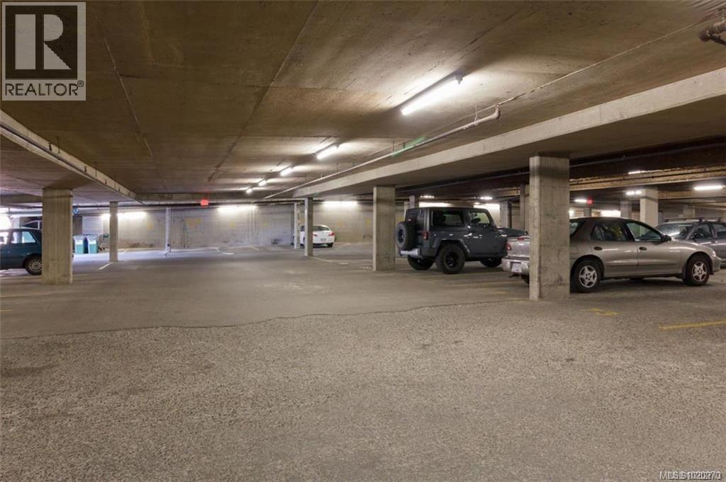 215 3277 Quadra St, Saanich