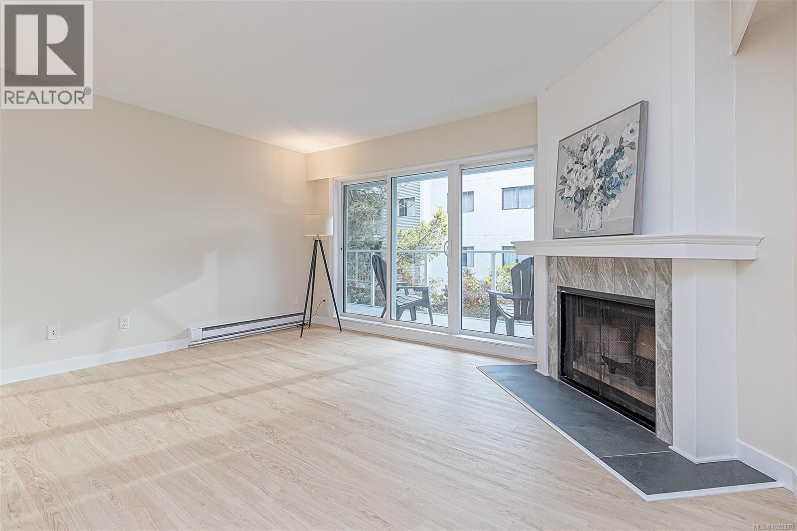 215 3277 Quadra St, Saanich