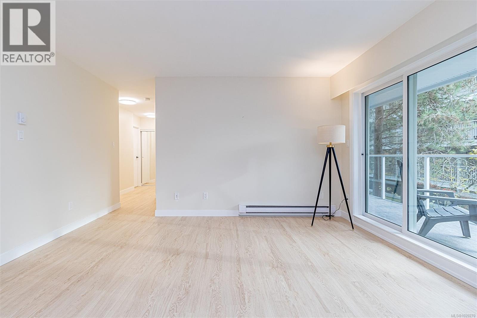 215 3277 Quadra St, Saanich