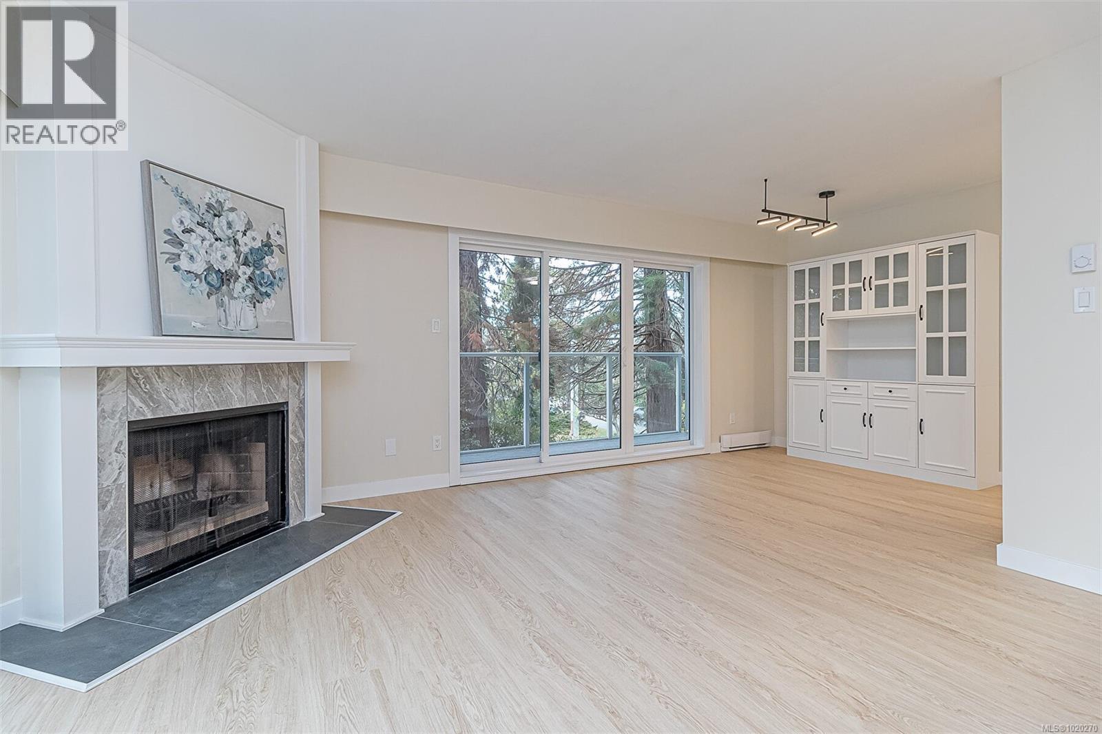 215 3277 Quadra St, Saanich