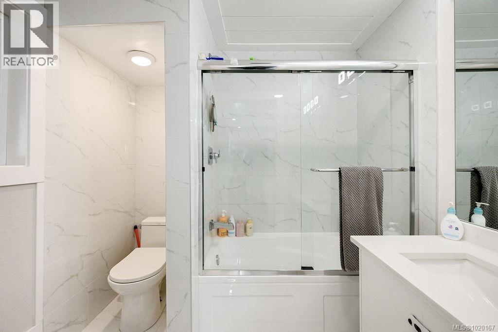  2710 Victor Street, Victoria