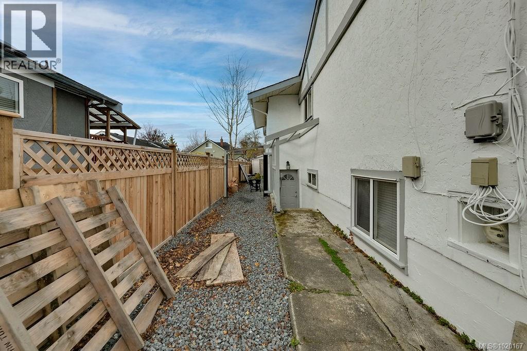  2710 Victor Street, Victoria