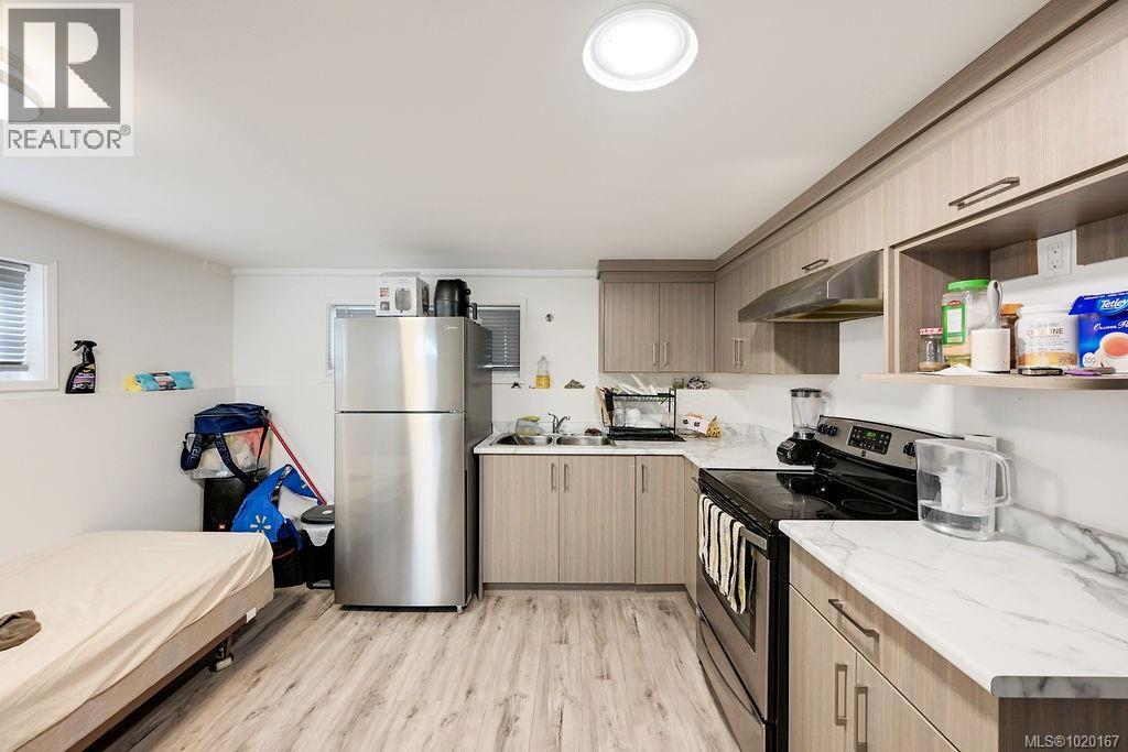  2710 Victor Street, Victoria