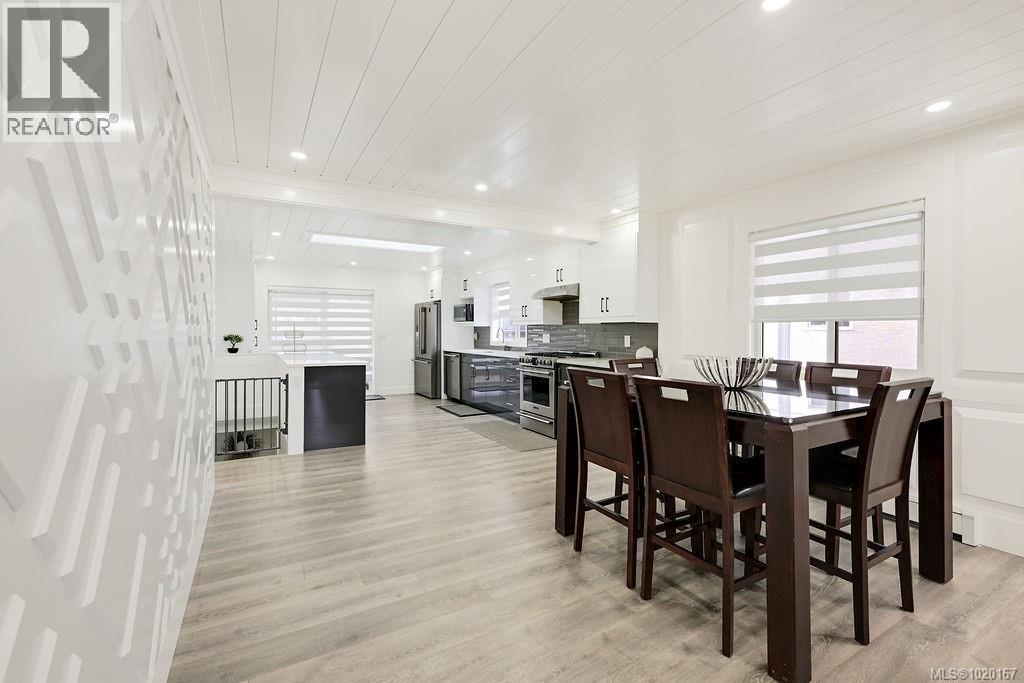  2710 Victor Street, Victoria